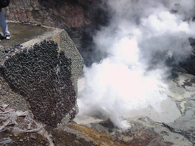 火山実習 火口 カメラ.JPG